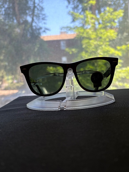 Ray-Ban Original Wayfarer polarized sunglasses (RB2140). Black frame/green lens main image 8